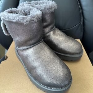 NIB! UGG Australia 1112090 Women's Arielle Sparkle Bow Snow Boots Size US6/EU37